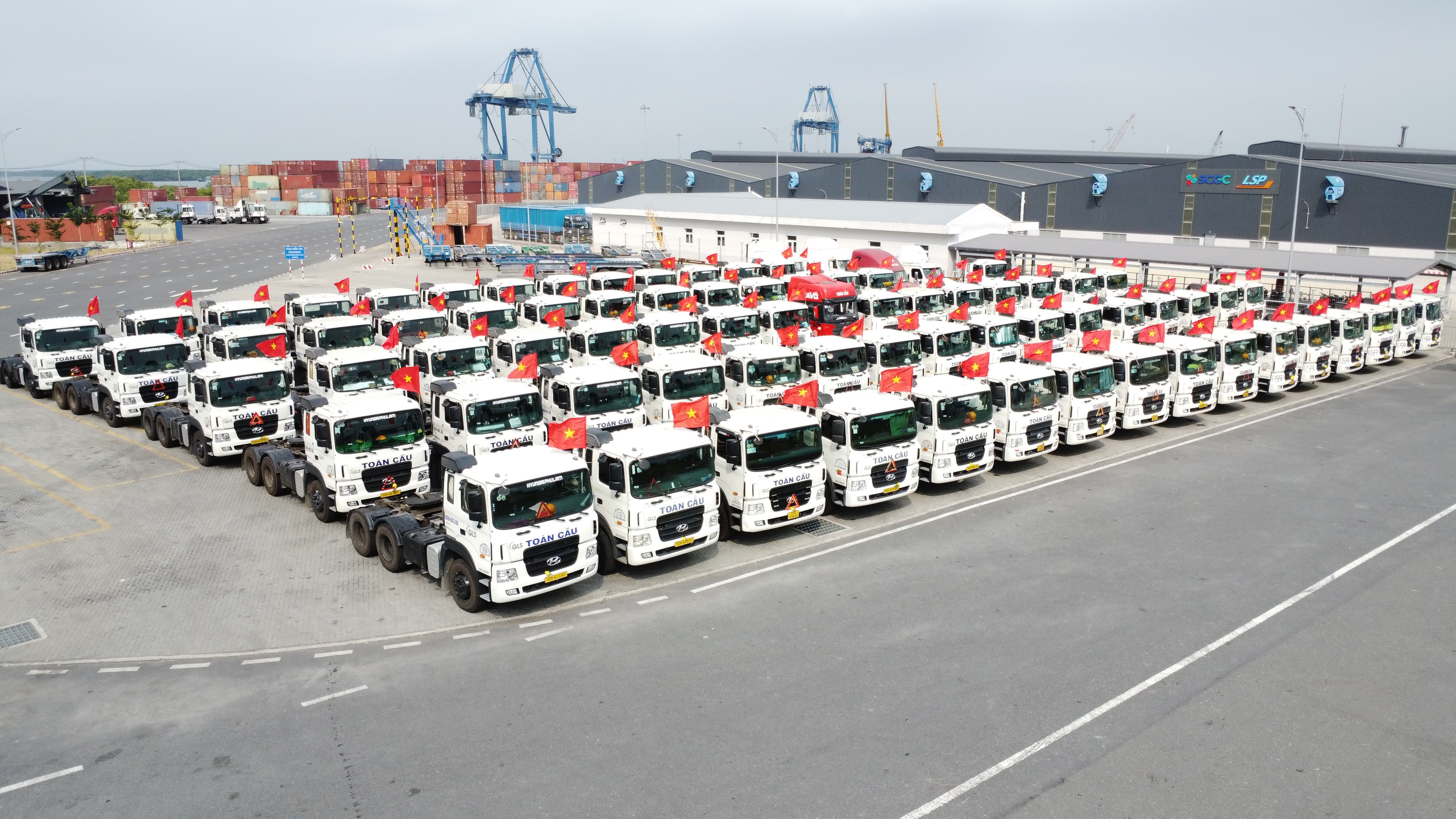 xe đầu kéo container